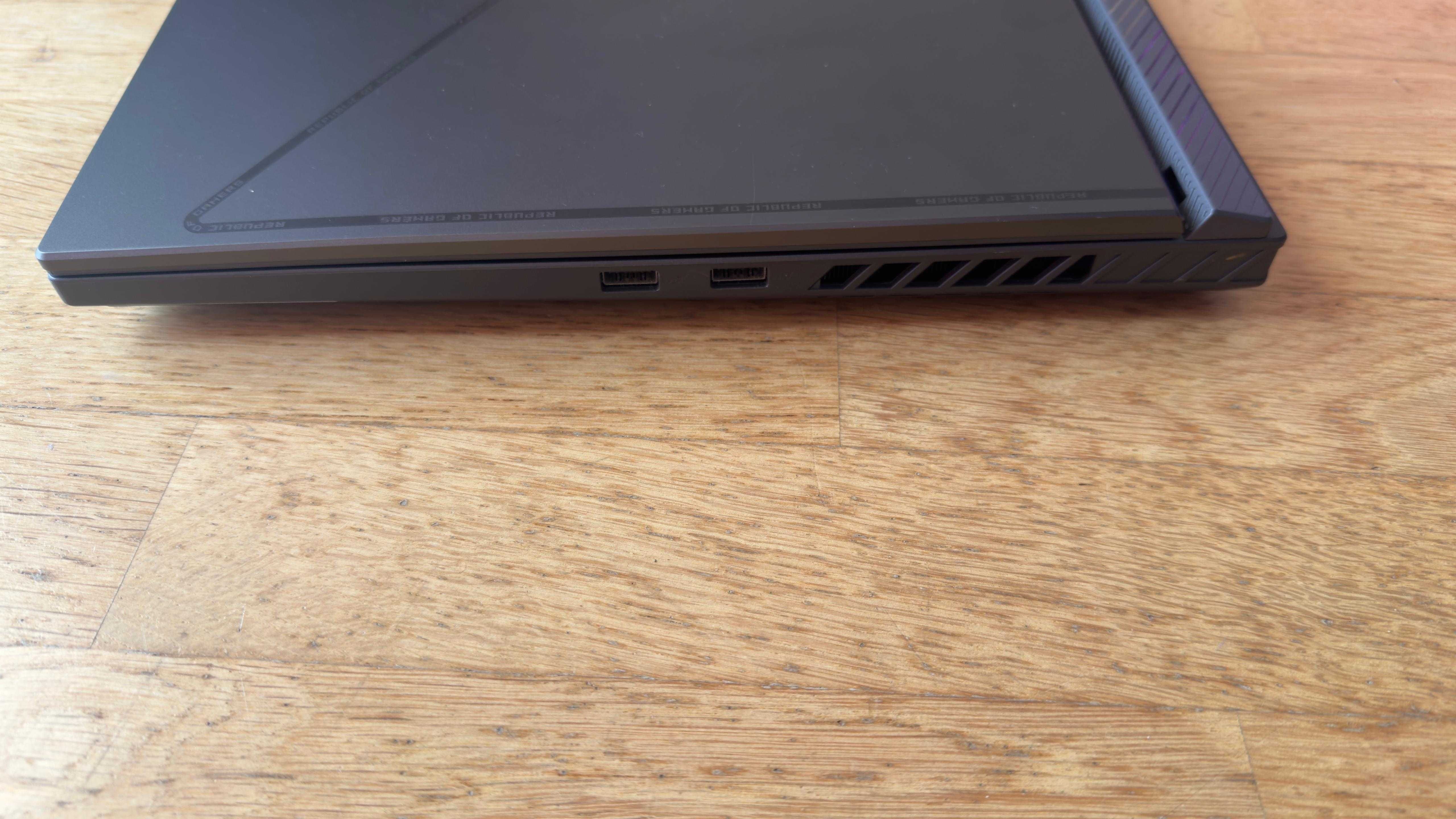 Asus ROG Strix G18 G814JI-93B47CB1