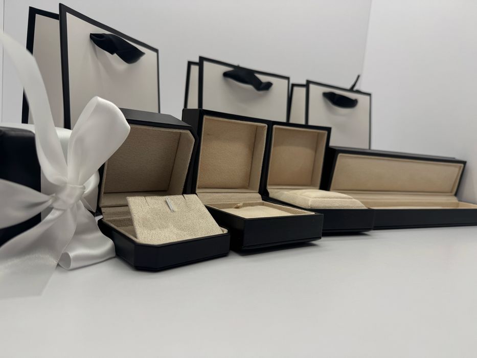 Кожанные коробочки для кольца,сережек,подвеса No name.