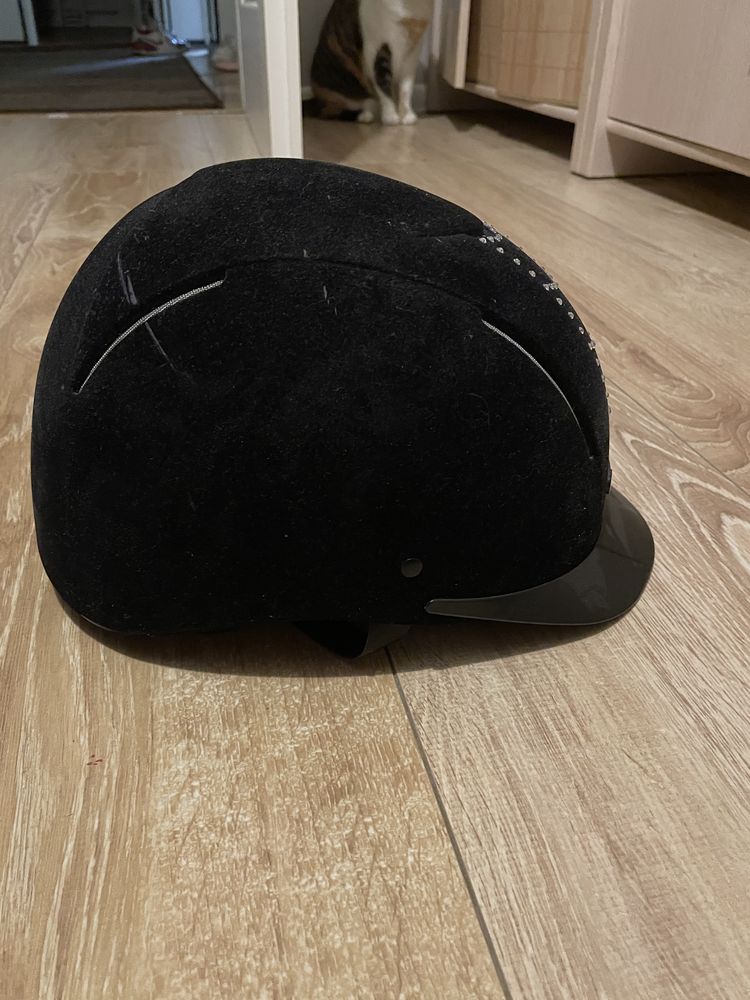 Kask jeździecki pilne