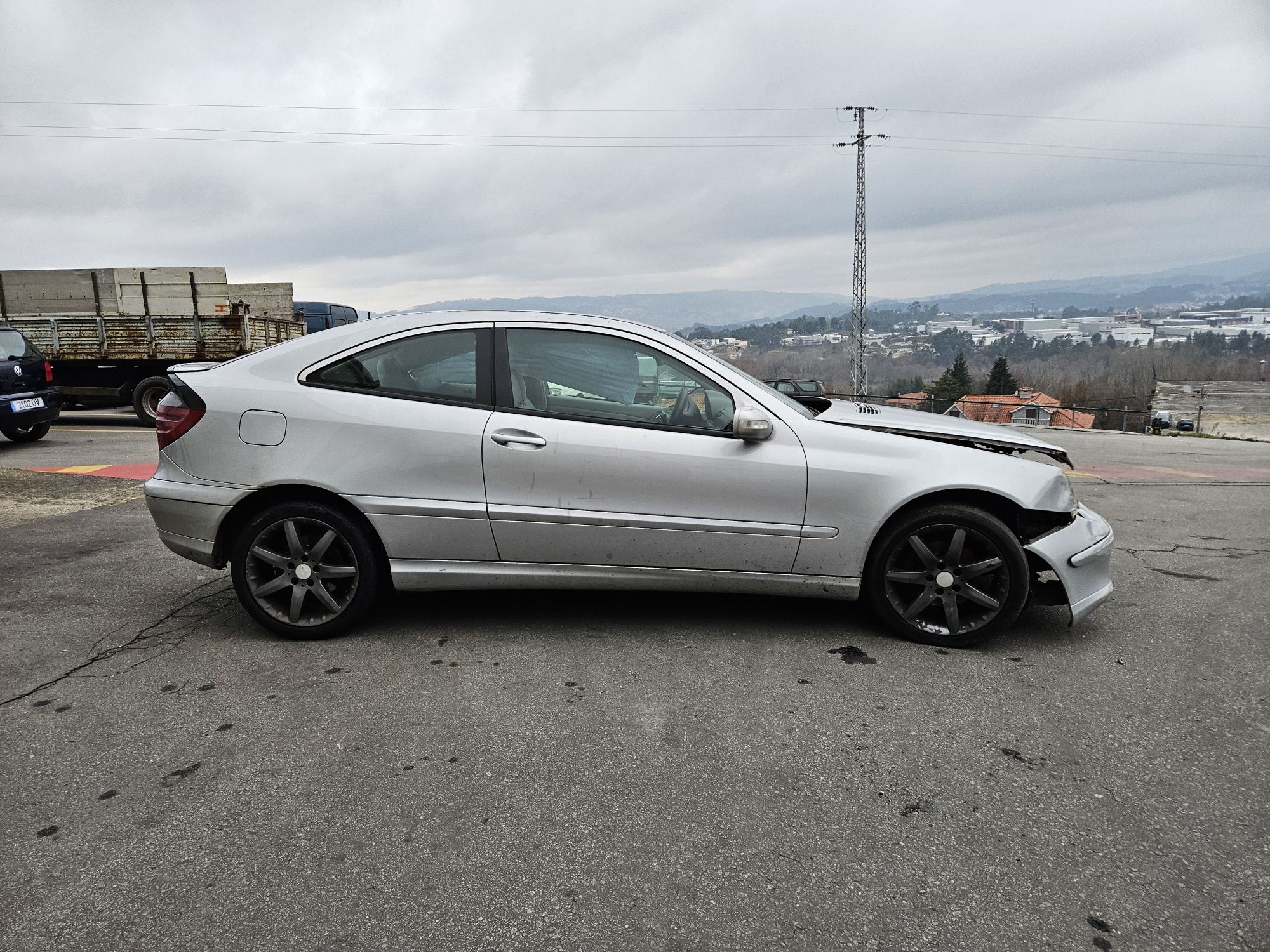 Mercedes-Benz Sport Coupé C220 CDi 143 CV de 2002 para peças