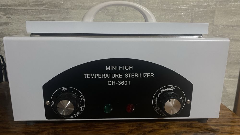 Стериалізуючий -сухожар для інструментів.