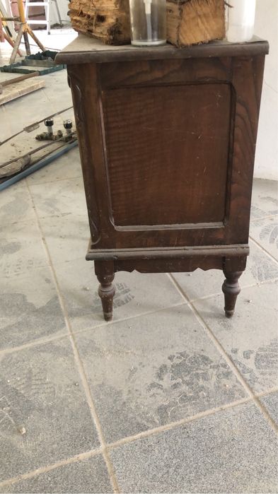 Mesa cabeceira para restauro