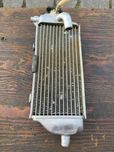 prawa chlodnica yamaha yzf 250 / 450 r 14-18 z korkiem wody silnika