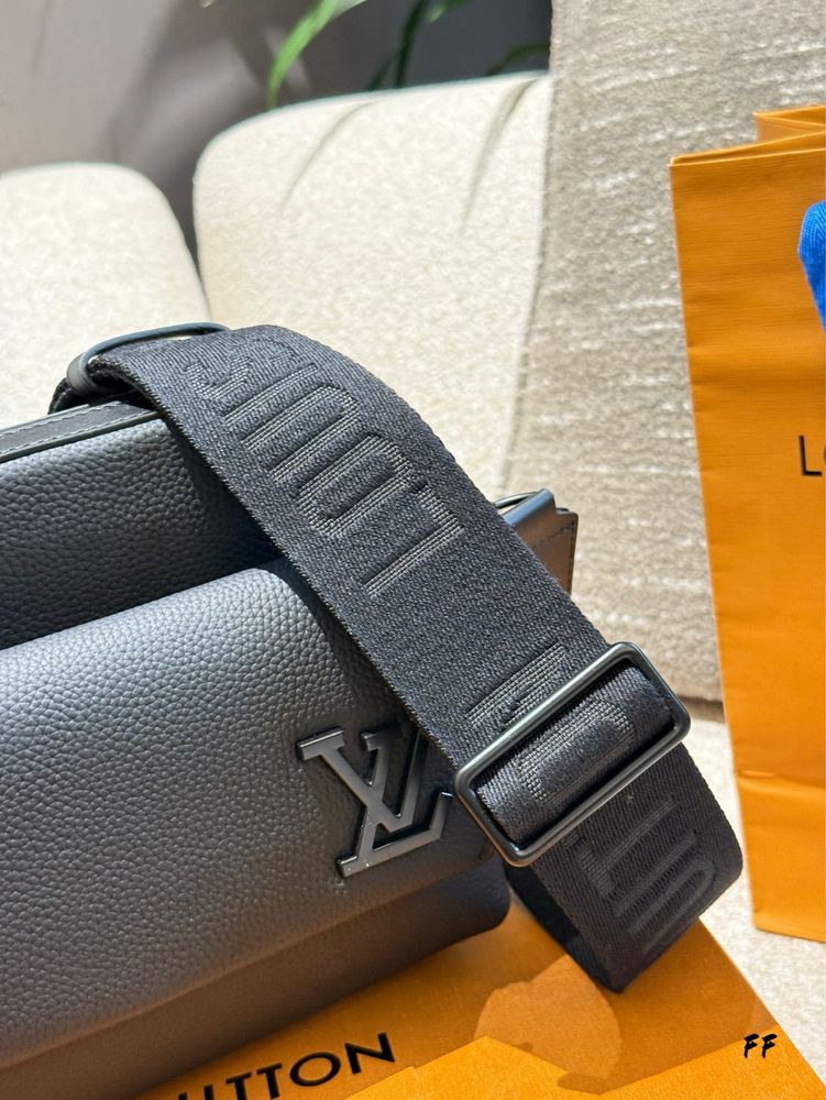 Louis Vuitton Fastline сумка мужская кожаная через плечо черная