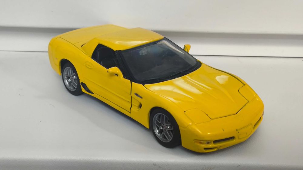 Модель, машинка Chevrolet Corvette 2002 1.24 Maisto Thailand