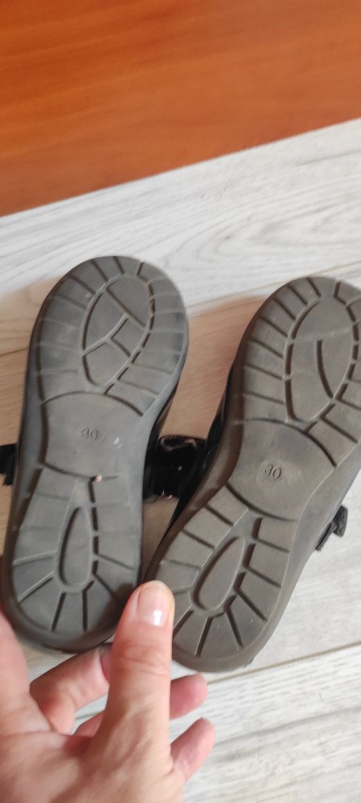 Pantofle, buty 30