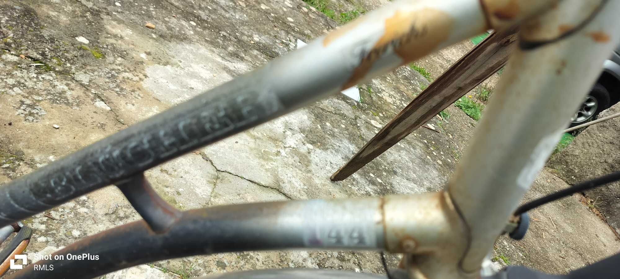 bicicleta clássica de senhora e de marca conceituada