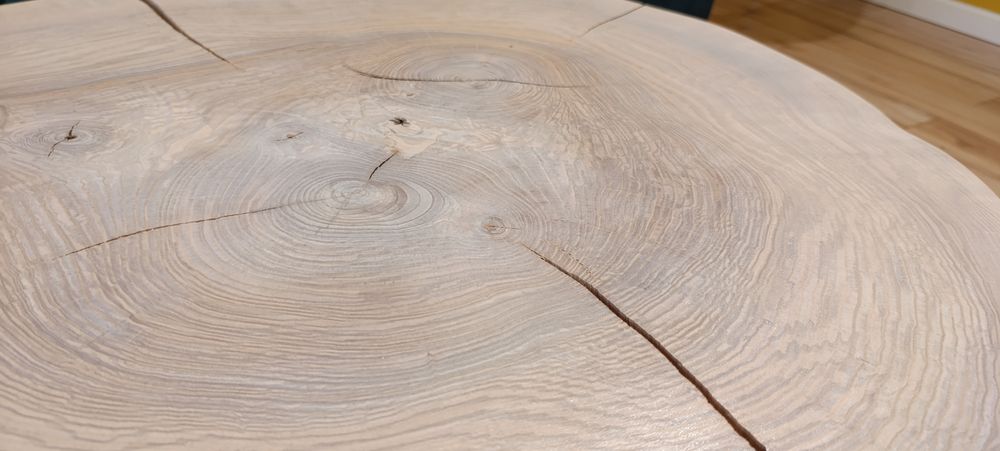 Unikatowy stolik kawowy plaster drewna bielony