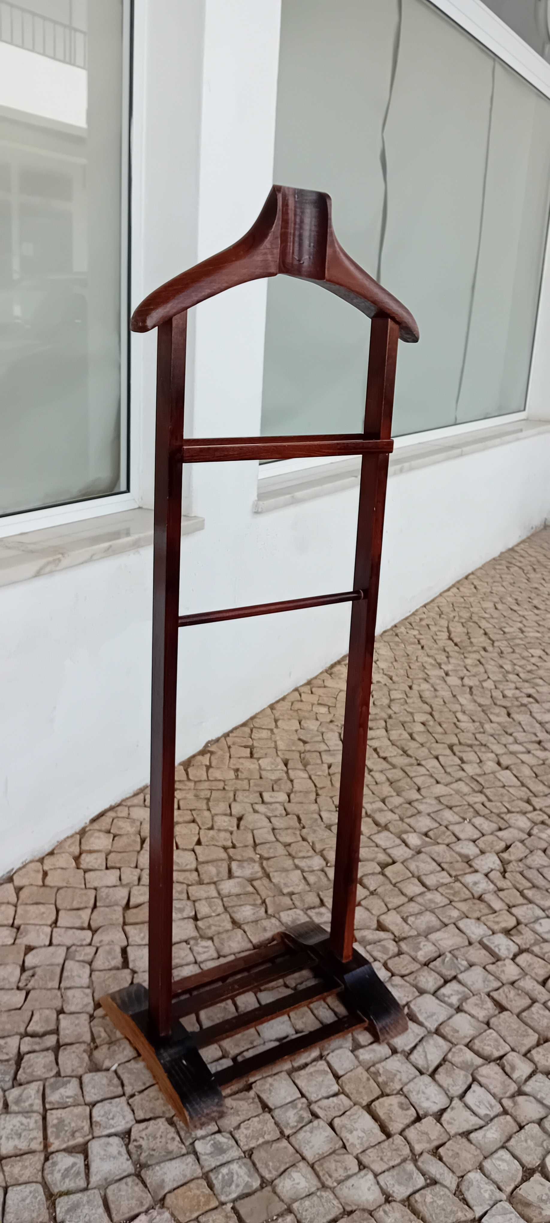 Cabide Antigo em Madeira com Pé
