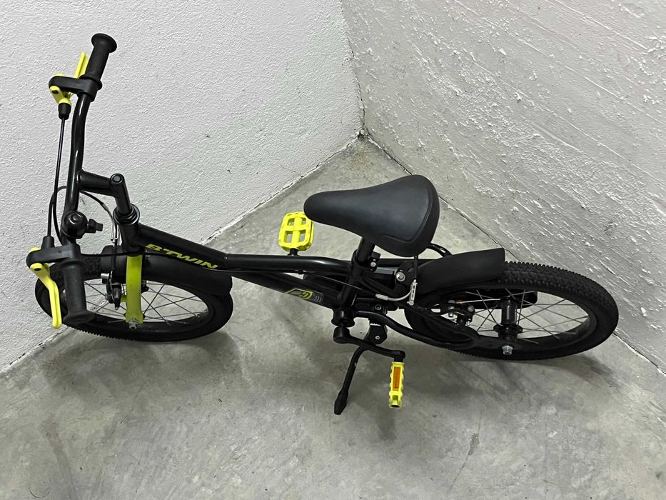 Bicicleta criança preta e amarela roda 16 idade ideal 4 a 6 anos