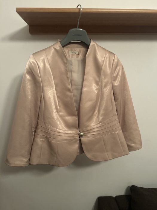 Elegancki beżowy żakiet