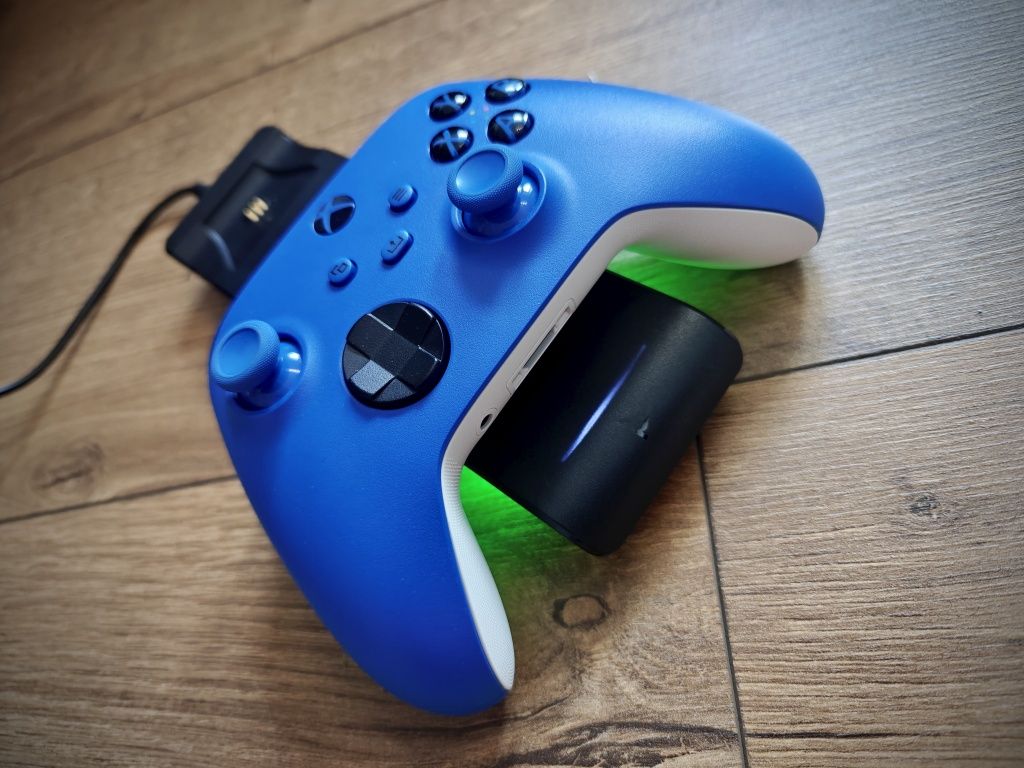 Konsola Xbox Series X 1TB / 3 pady / ładowarka / akumulatory / karton