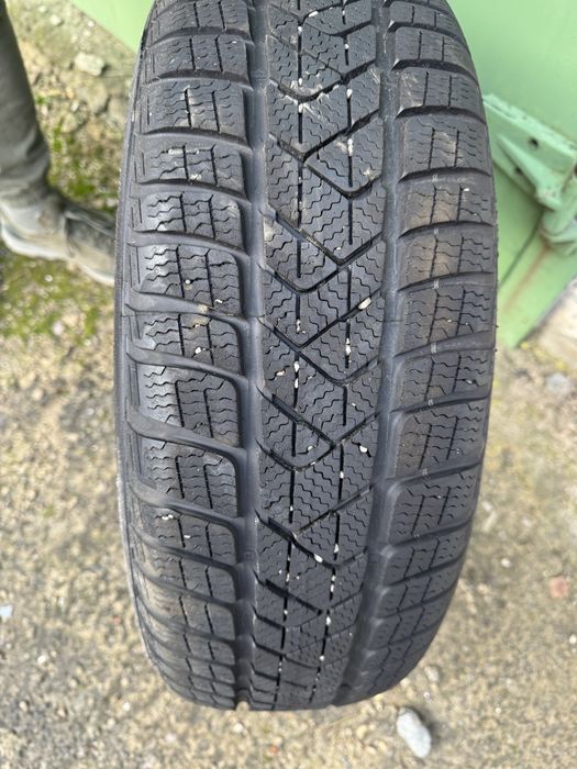 Продам зимову резину 205/60 R16