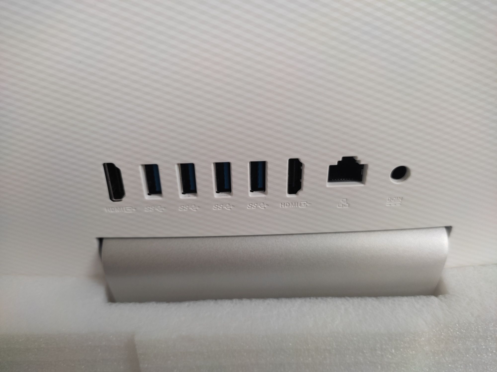 Komputery stacjonarne Asus All In  One nowy