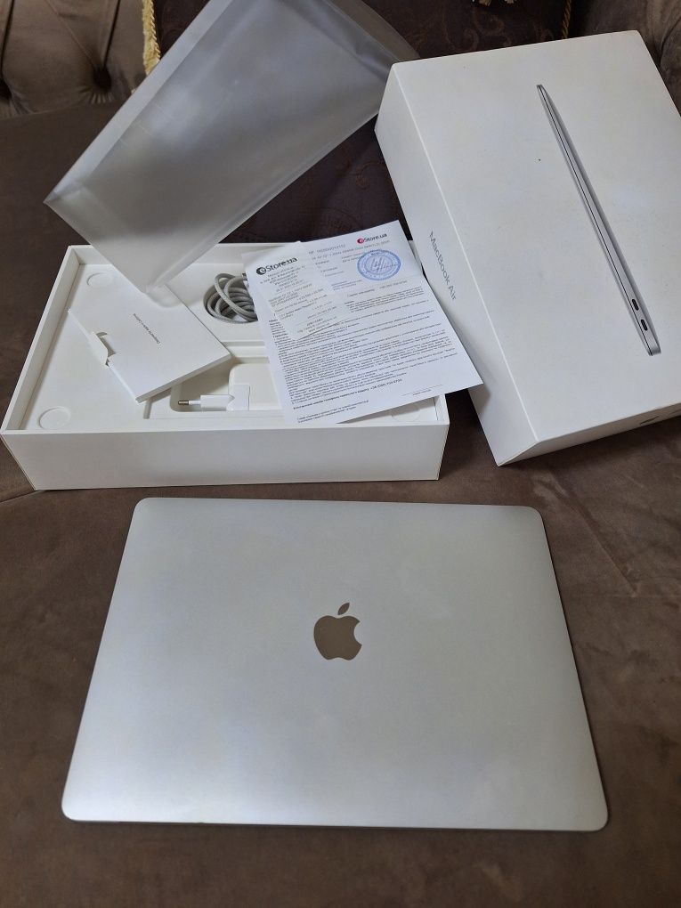 MacBook Air Silver Corei5/16gb/250 silver