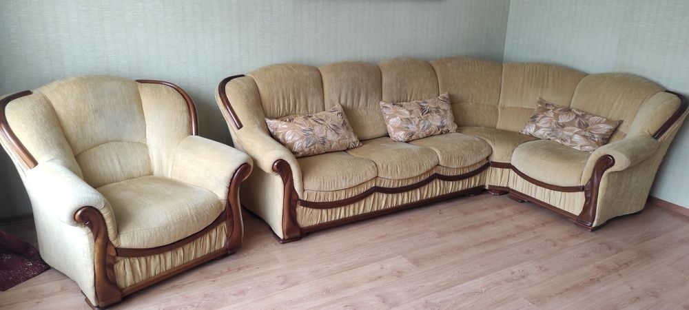 Диван розкладний і крісло