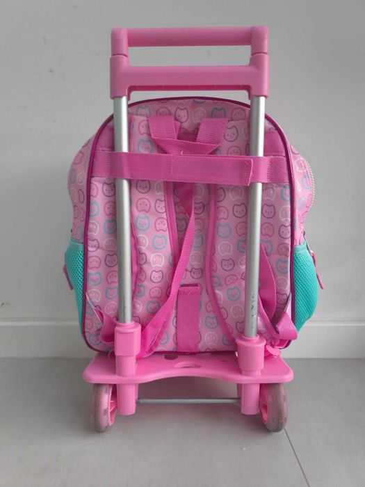 Mochila com rodas da Gabby