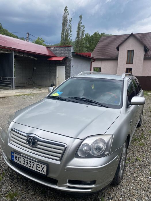 Тойота авенсіс..