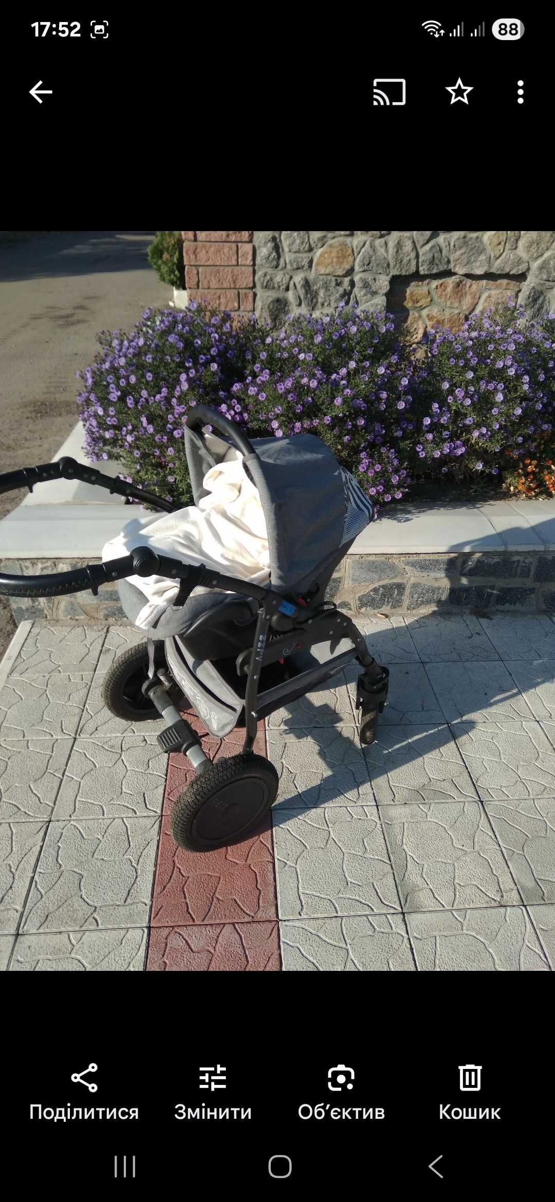 Дитяча коляска. Автолюлька, яка кріпиться до шасі