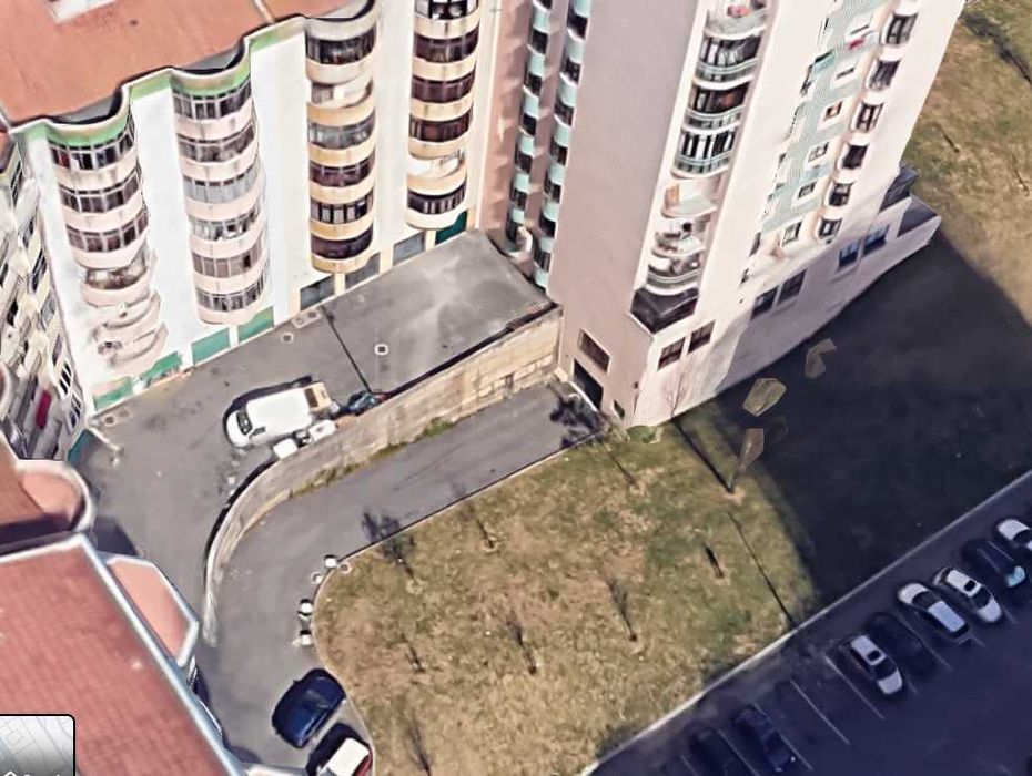 Vende-se espaço em Parqueamento comum Tapada das Merces