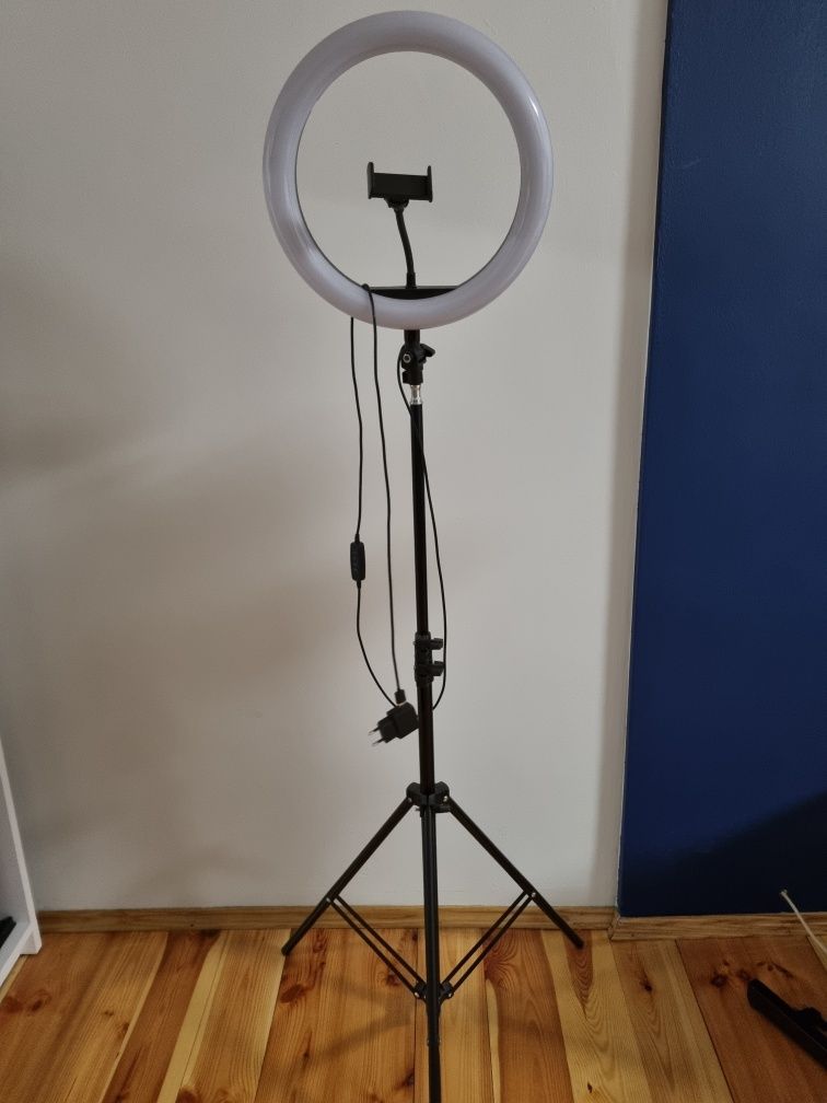 Lampa pierścieniowa