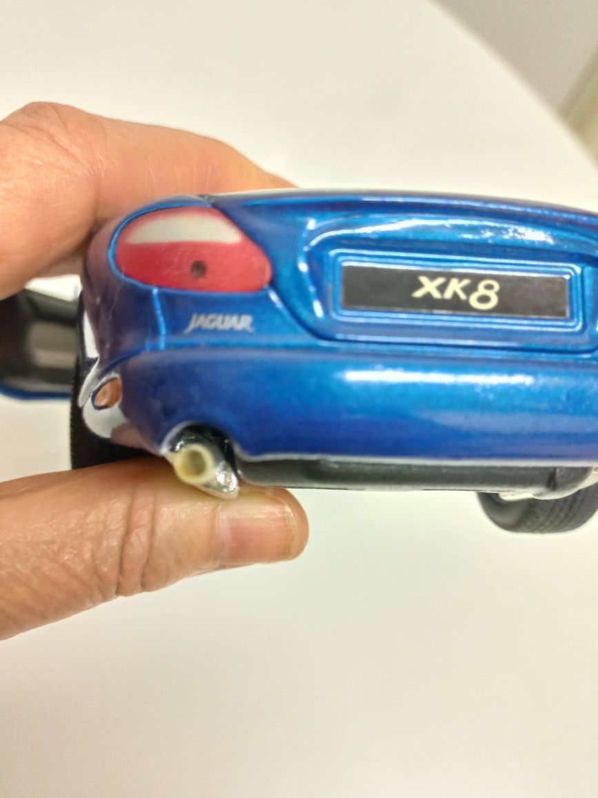 Miniatura JAGUAR XK8. Impecável