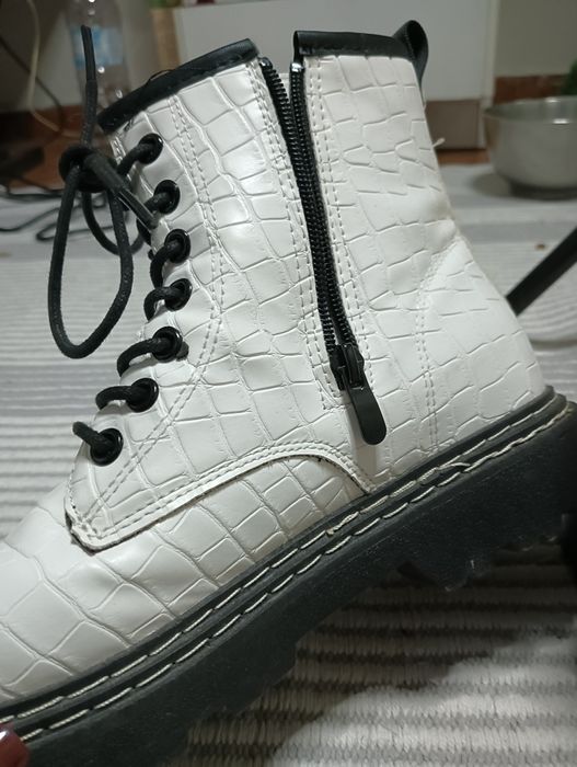 Botas militares brancas