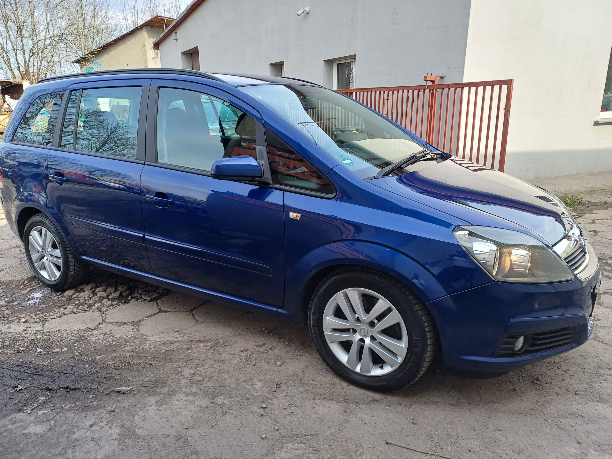 Śliczny Opel Zafira 2009r 1.9cm 120 KM 7 foteli 6 biegów