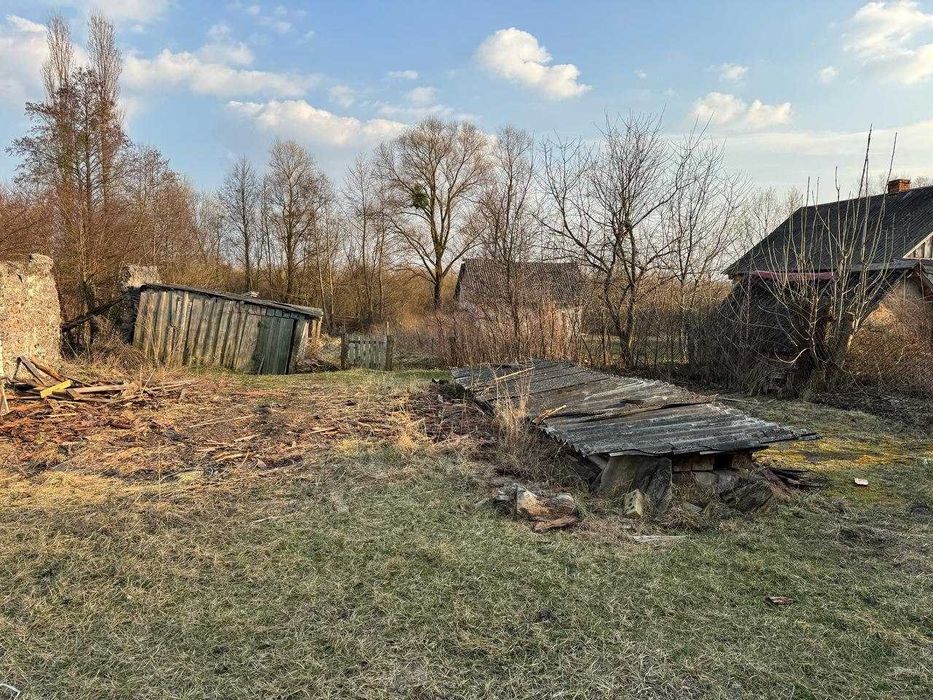 Будинок з земельною ділянкою біля річки Зарічне