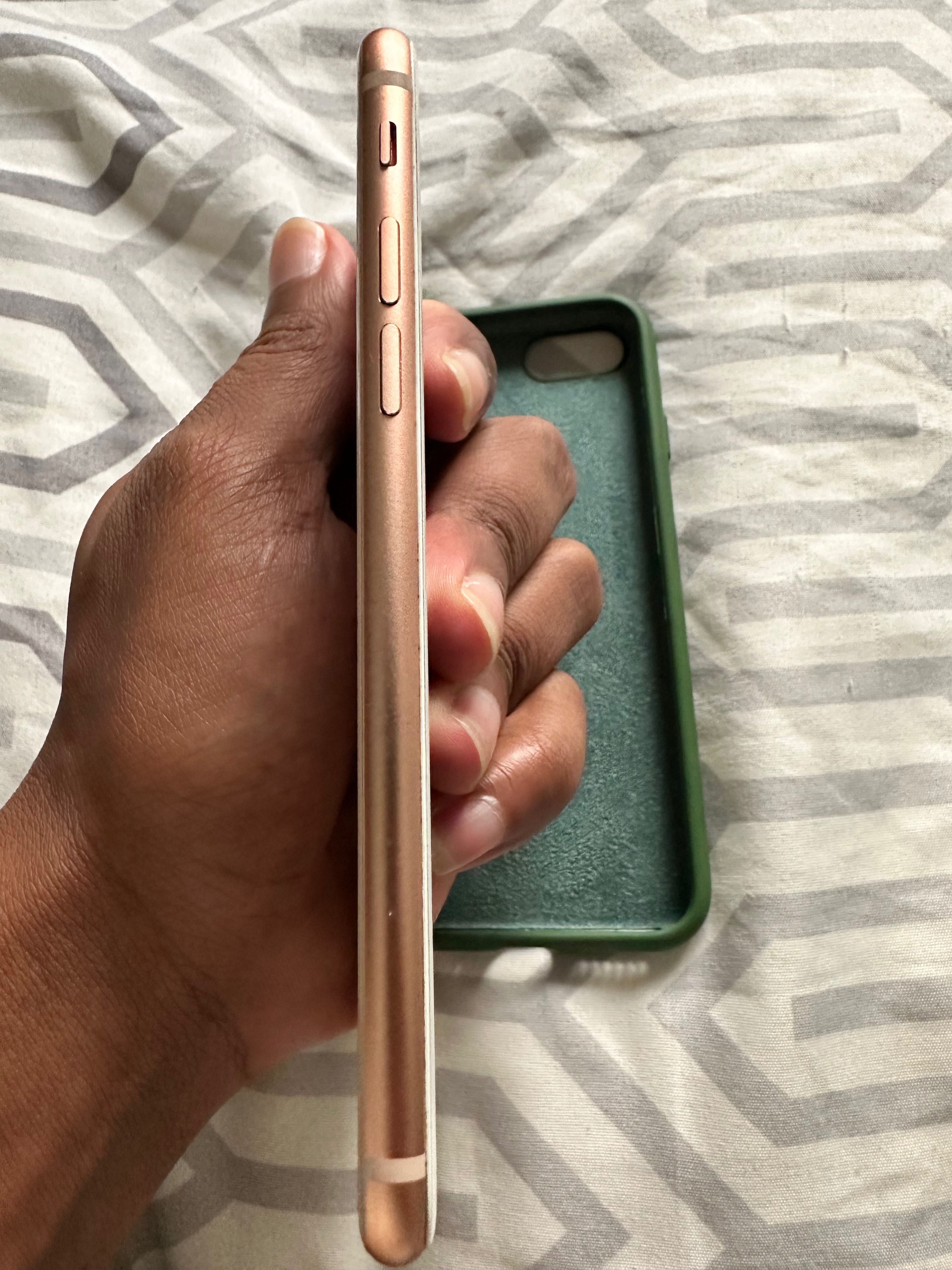 Vendo iPhone 8 100% de bateria em perfeito estado