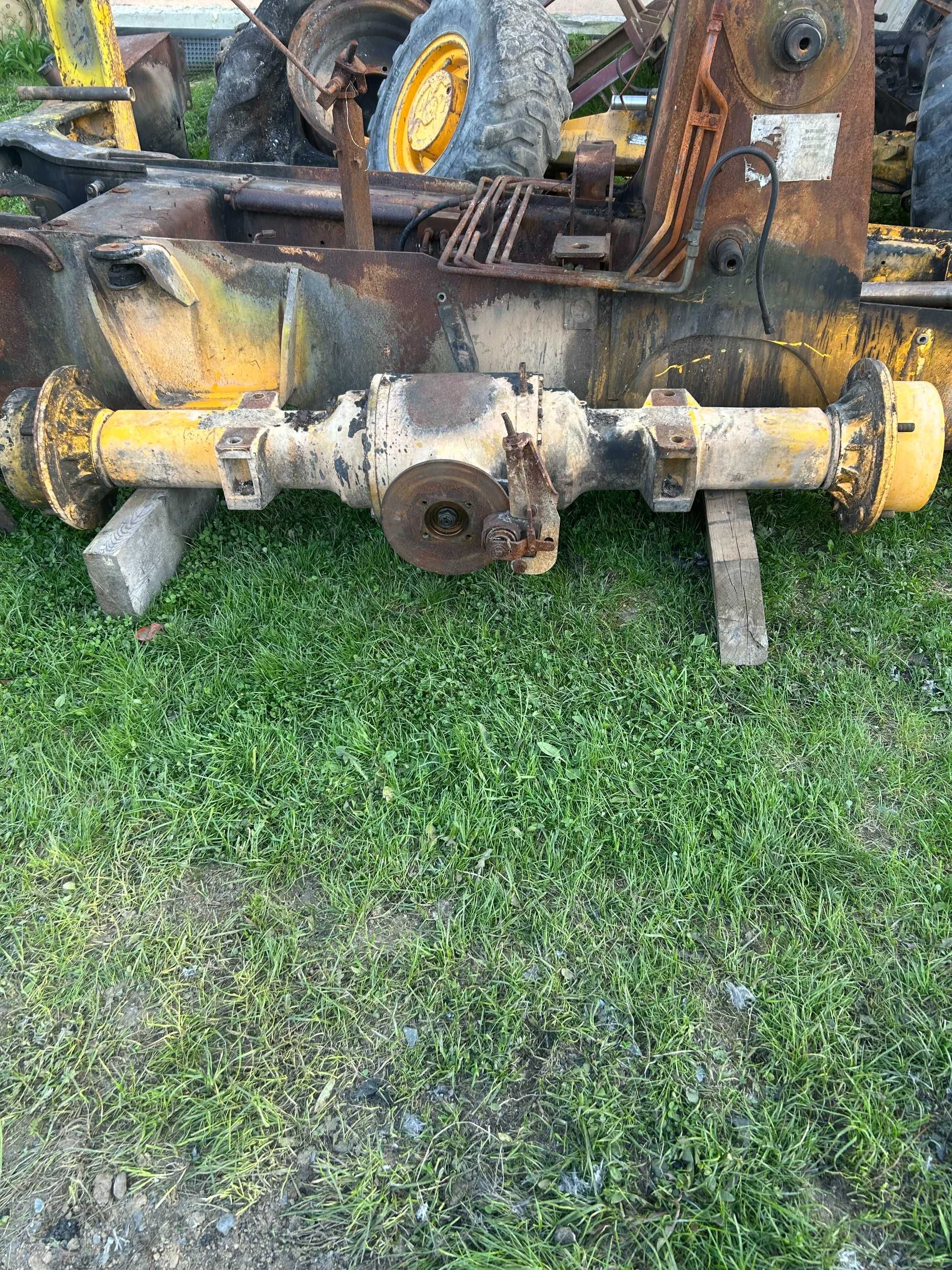 Części do JCB 3CX 2004r mosty, skrzynia, rama, kabina, ramie przód