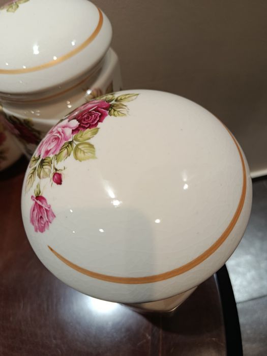 Śliczny zestaw pojemników kuchennych