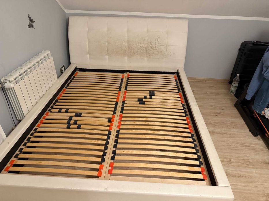 Łóżko sypialniane 160x200 cm ze stelażem i materacem