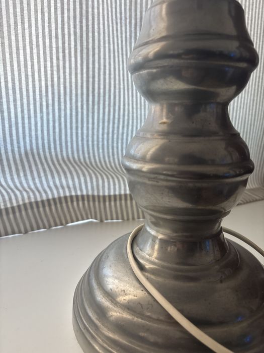 Base de candeeiro de estanho