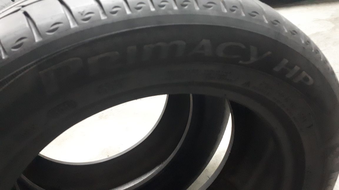 Dois pneus semi-novos 215/55 16 97W Michelin Primacy HP