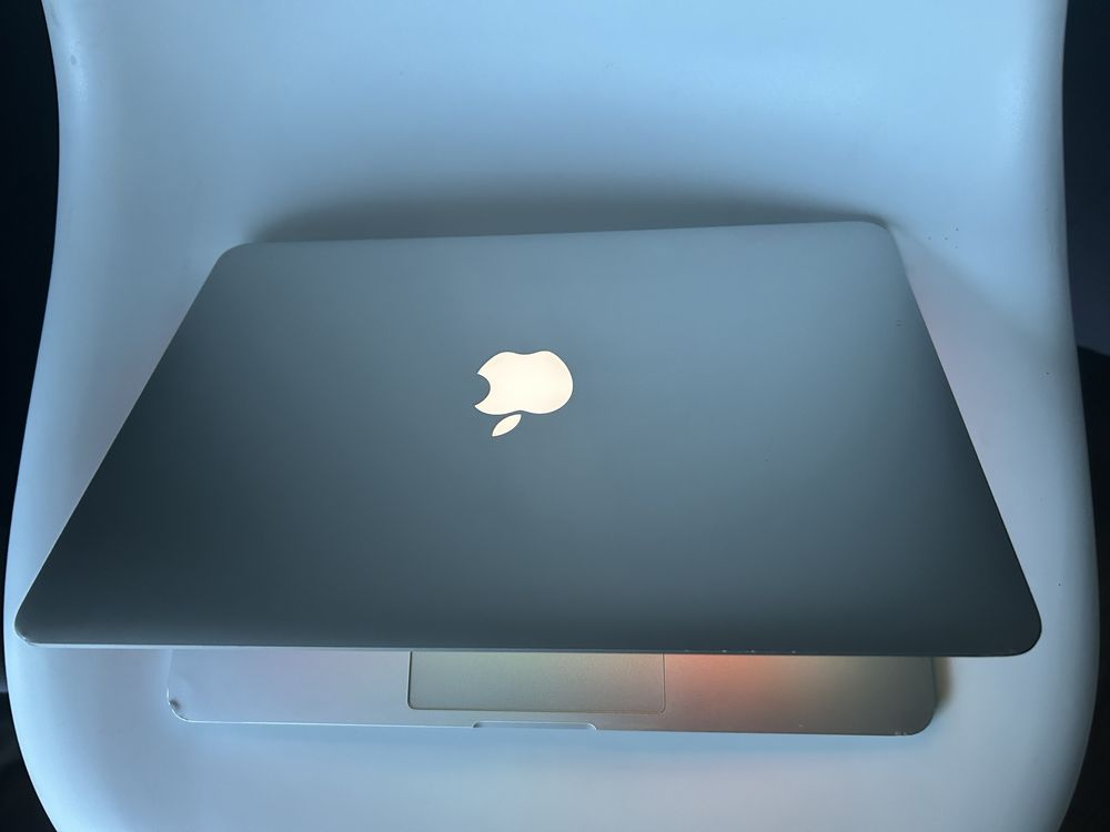 Apple MacBook Pro Retina A1502 i5 2.5Ghz 8GB 256SSD