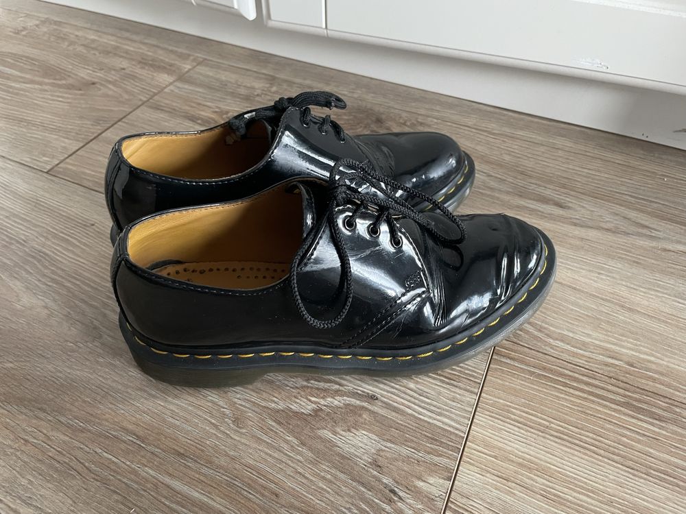 Dr. Martens martensy czarne polbuty lakierki lakierowane