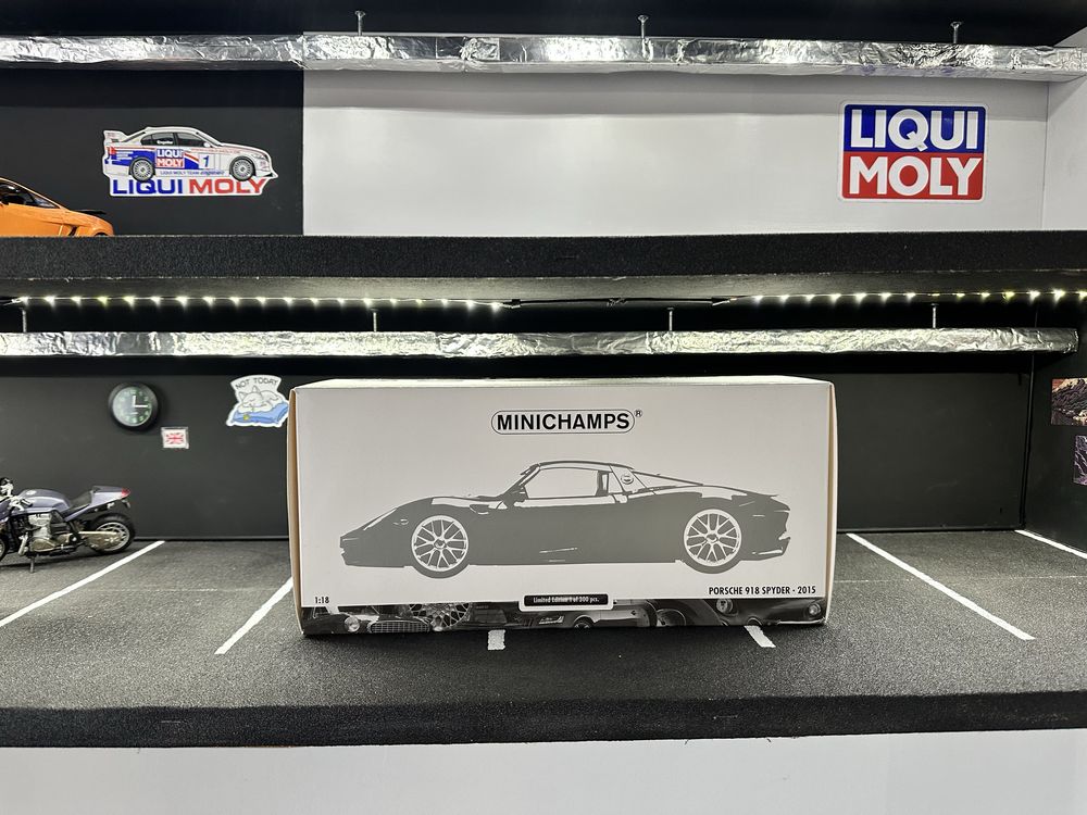 Модель Porsche 918 spyder minichamps 1:18