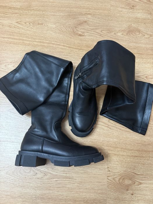 Чоботи жіночі ,