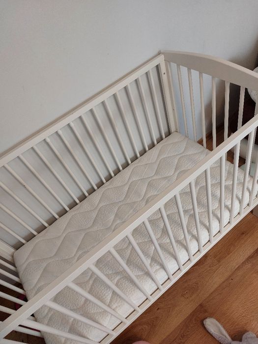 Sprzedam łóżeczko z materacem