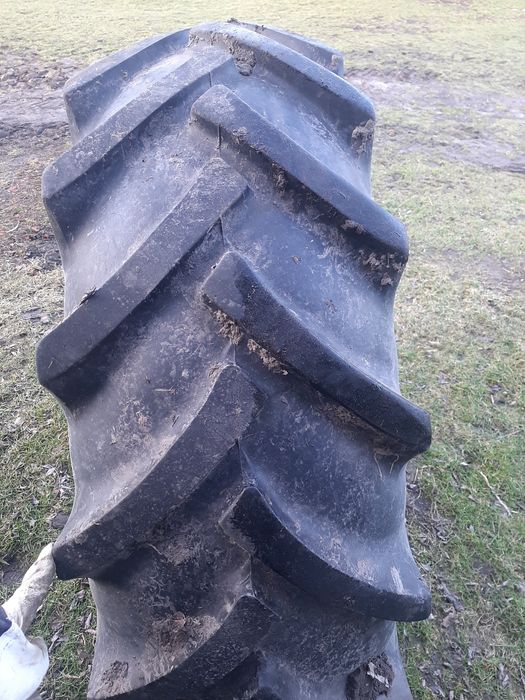 Opona 14.9 w bardzo ładnym stanie