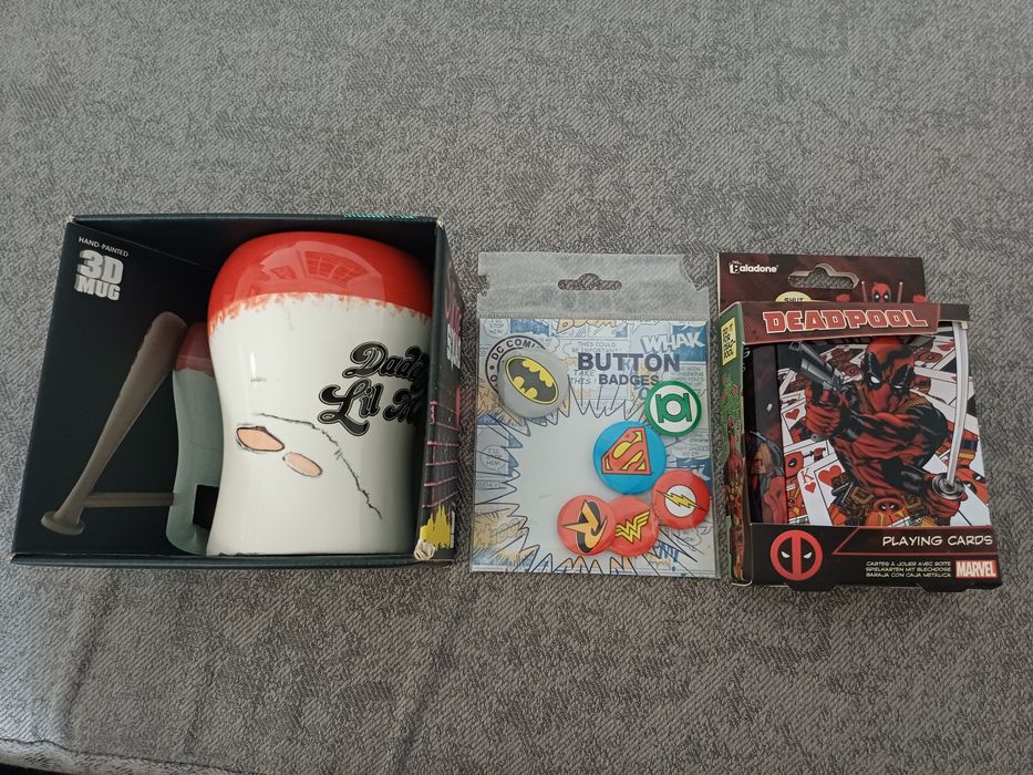 Conjunto de artigos Marvel e DC