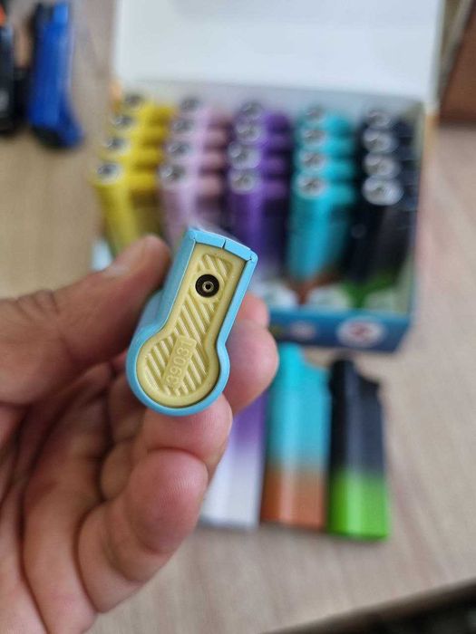 запальничка нова турбо без браку зажигалка метал дозаправкам кольорова