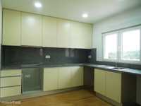 Apartamento T2 Novo / Terreno 150 m2 / Garagem / Azóia / Leiria