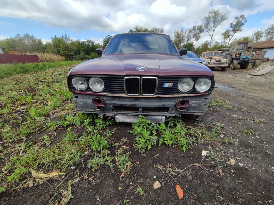 Bmw E30 324td піля повної реставрації кузова