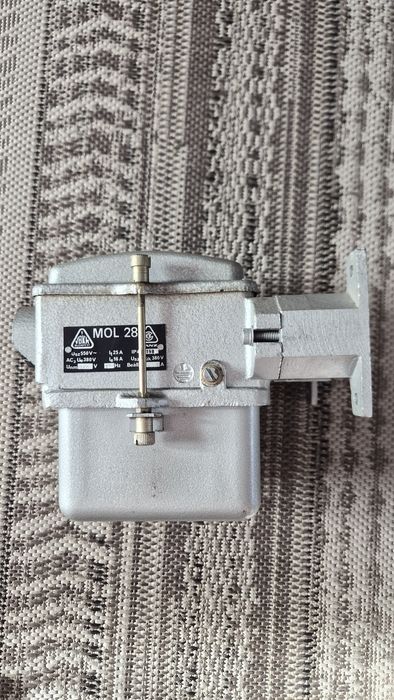 Stycznik wyłącznik olejowy MOL 28 Nieużywany