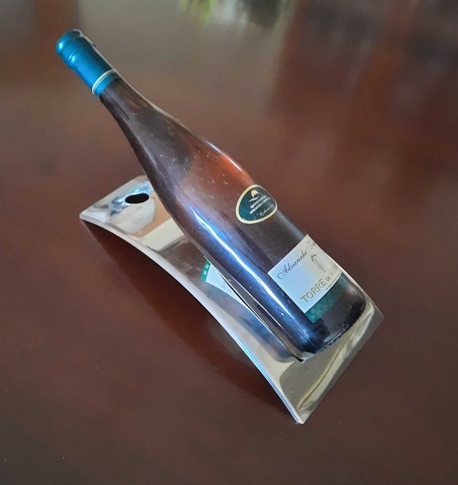 Suporte-descanso de mesa, para garrafas, em casquinha