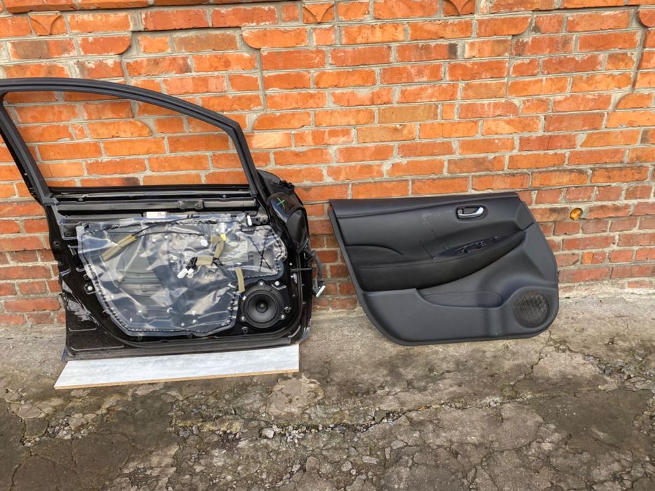 Двері Нісан ліф 2023р