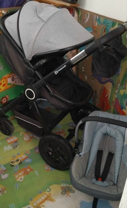 Продам детскую коляска Kinder Kraft 3 блока с автокреслом почти новая.