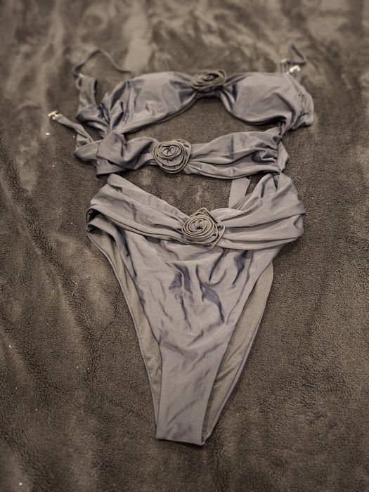 Piekny strój kąpielowy